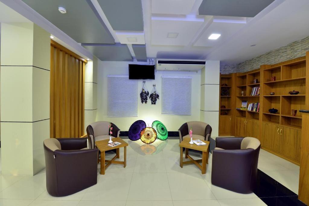 Hotel H Valley Янгон Экстерьер фото