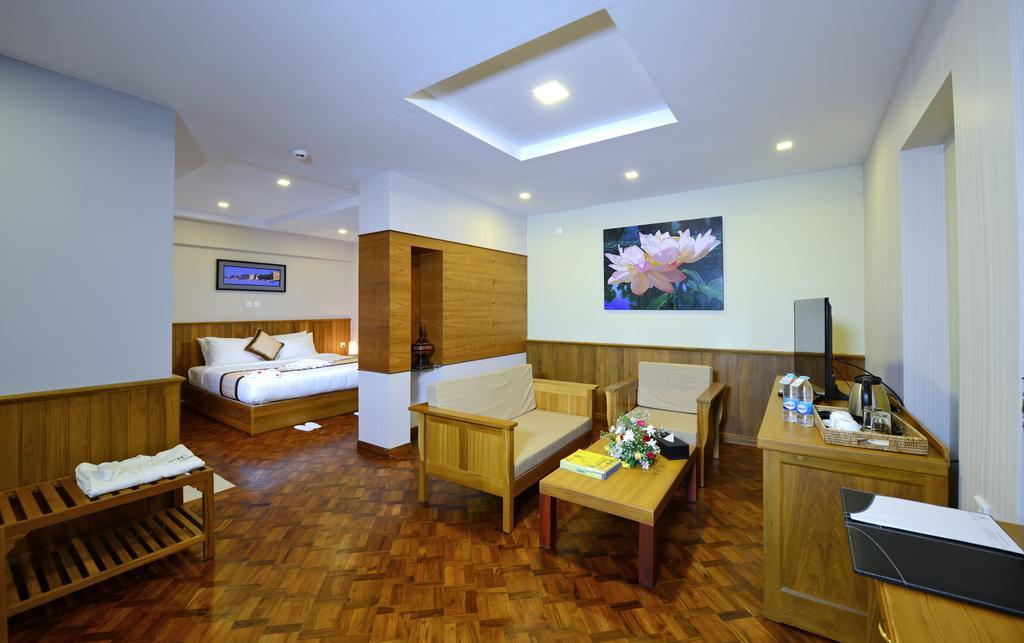 Hotel H Valley Янгон Экстерьер фото