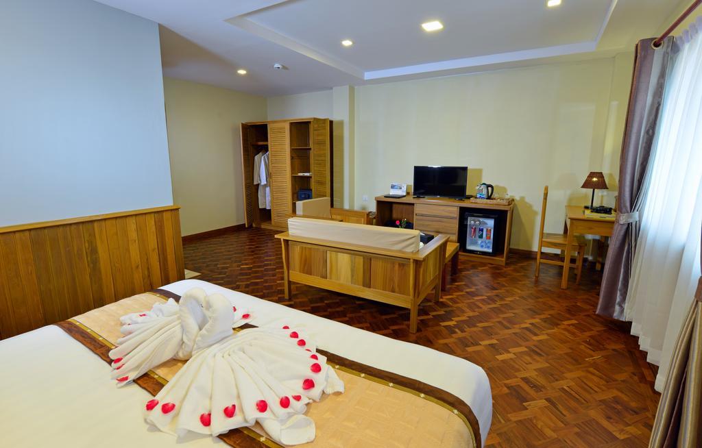 Hotel H Valley Янгон Экстерьер фото